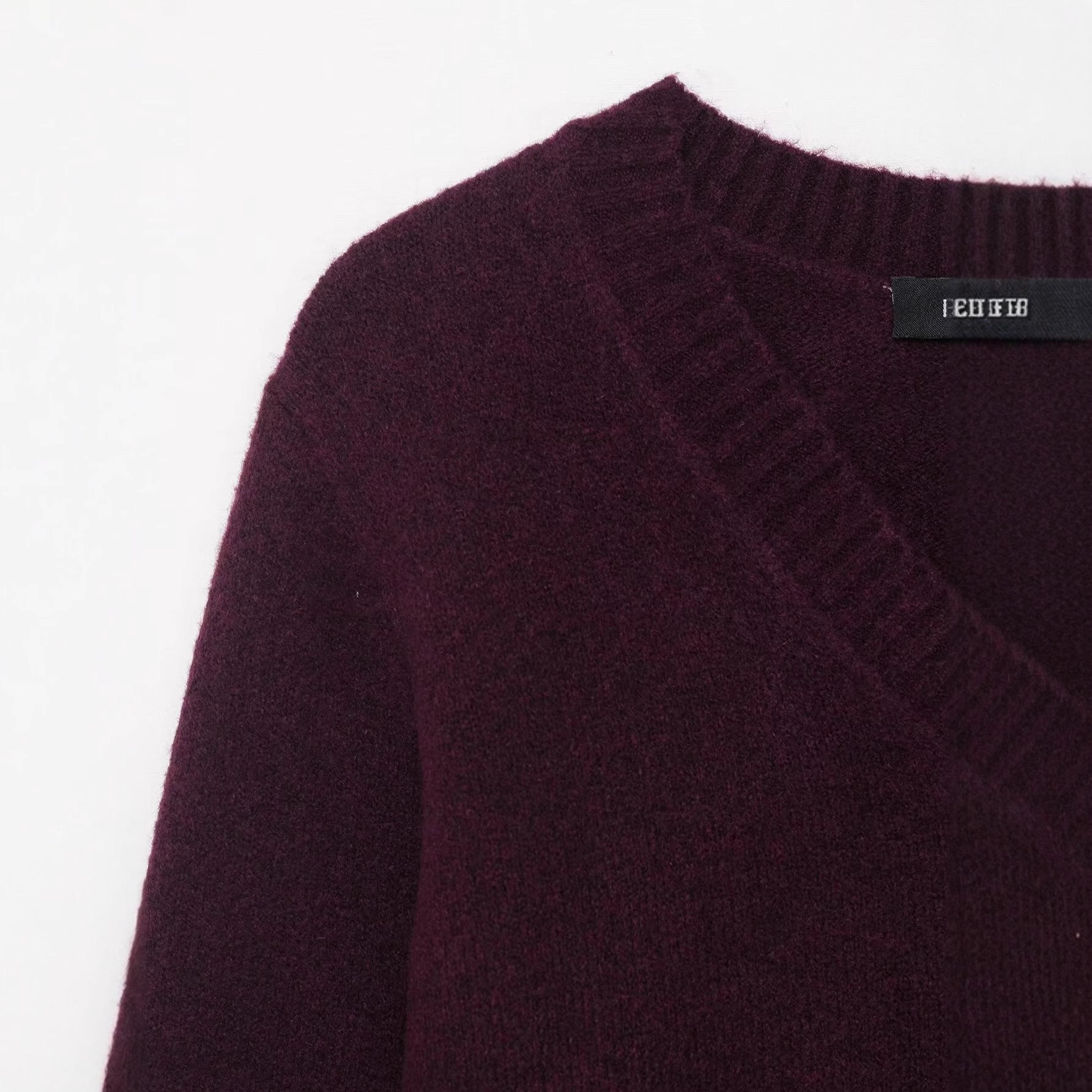 Temperament V-neck long sleeved pullover loose knit sweater for women